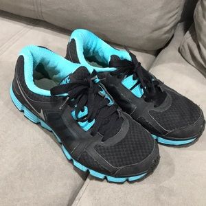 Nike Size 7 training sneaker.